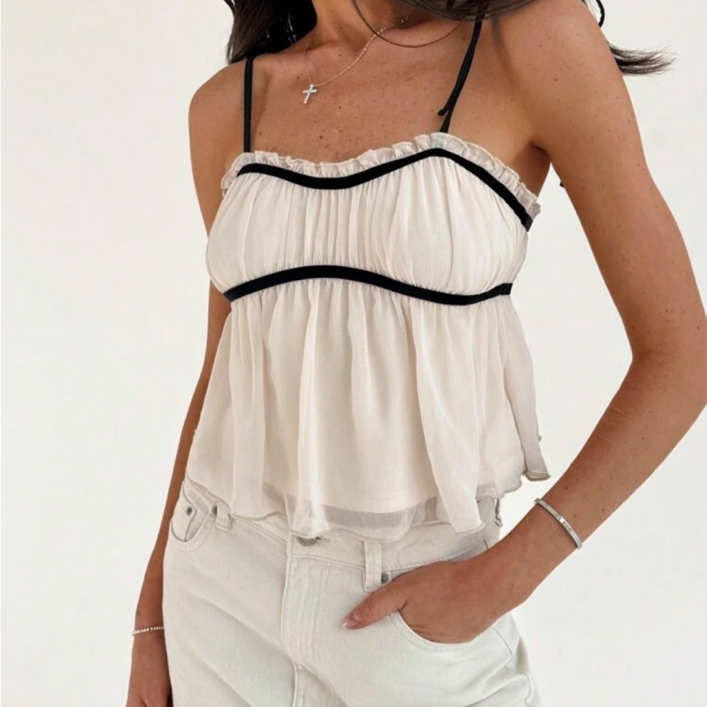 Cream Ruffled Sleeveless Top - Picture 3 of 3